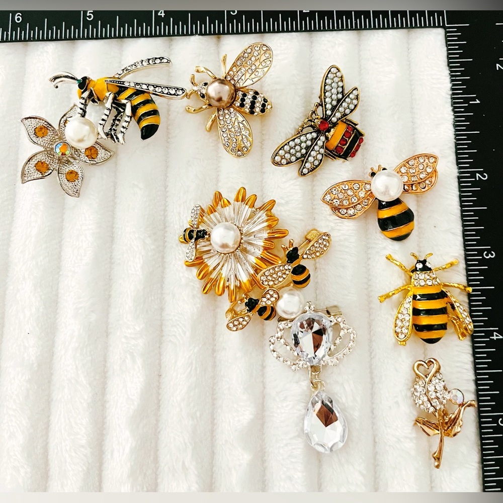 Lot of bee Theme Brooches